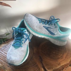 Brooks ghost 11 running shoes. Very comfortable. Good pre-loved condition